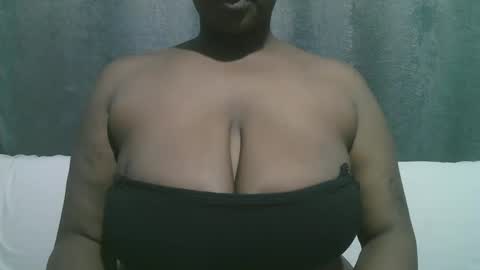 Snapshot of lady_dearra chatting on 3, 10, 2025 lady_dearra online show from 3, 10, 2025