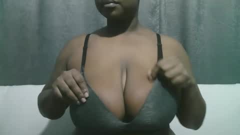 Snapshot of lady_dearra chatting on 6, 10, 2025 lady_dearra online show from 6, 10, 2025