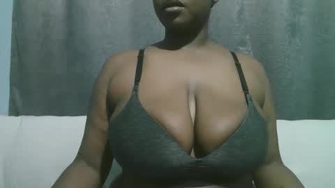 Snapshot of lady_dearra chatting on 12, 10, 2025 lady_dearra online show from 12, 10, 2025