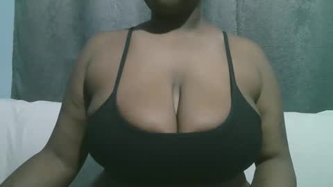 Snapshot of lady_dearra chatting on 13, 10, 2025 lady_dearra online show from 13, 10, 2025