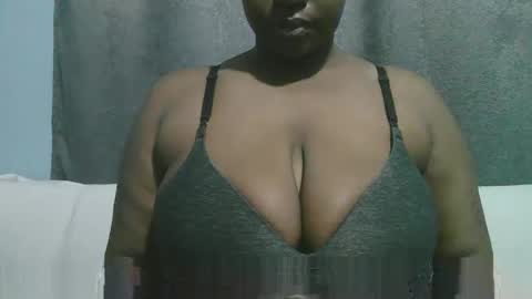 Snapshot of lady_dearra chatting on 14, 10, 2025 lady_dearra online show from 14, 10, 2025