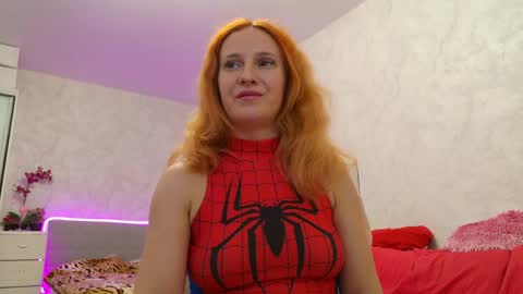 Snapshot of ladybigsmile chatting on 3, 6, 2026 Sima Ladybigsmile online show from 3, 6, 2026