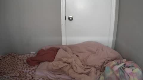 Snapshot of ladybughug chatting on 12, 1, 2025 hugbug online show from 12, 1, 2025