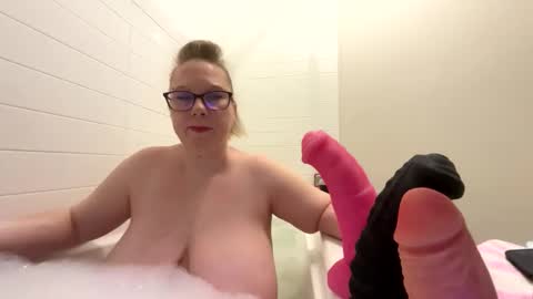 LadyCherieLynn online show from 8, 4, 2026