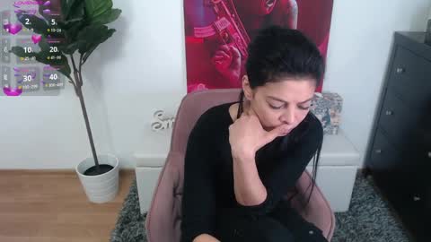 Lia online show from 5, 4, 2026