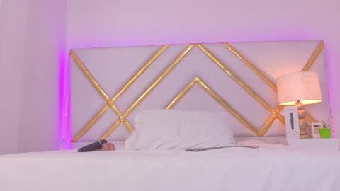 Snapshot of lailastilwills chatting on 4, 10, 2025 Laila Stilwills online show from 4, 10, 2025