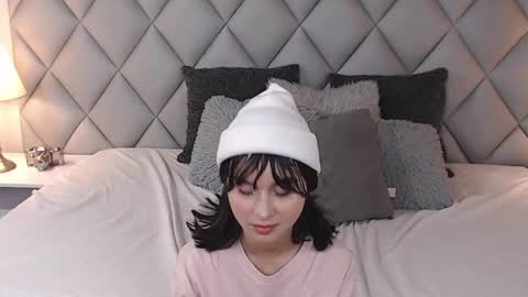 Snapshot of lalycastro chatting on 5, 2, 2025 Laly Castro online show from 5, 2, 2025