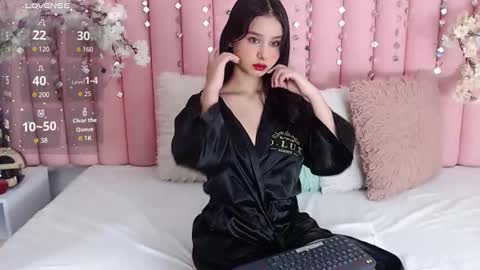 Snapshot of lalycastro chatting on 7, 11, 2025 Laly Castro online show from 7, 11, 2025