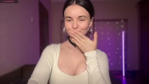 Snapshot of lanaloulou chatting on 7, 7, 2026 Lana online show from 7, 7, 2026