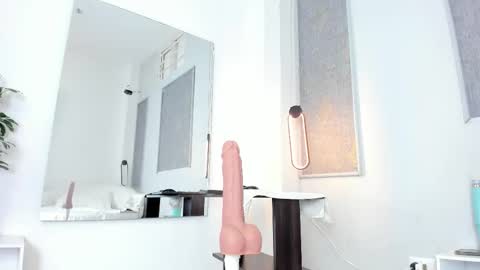 Lanna miley Russo  online show from 27, 2, 2026