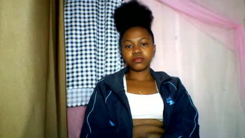 Snapshot of lara_belle chatting on 20, 6, 2026 lara_belle online show from 20, 6, 2026