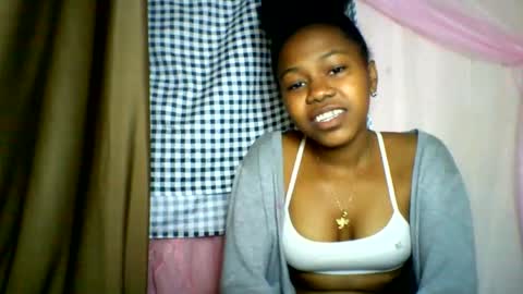 Snapshot of lara_belle chatting on 29, 6, 2026 lara_belle online show from 29, 6, 2026
