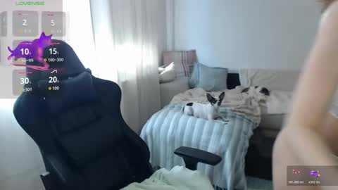Snapshot of lara_c_rau chatting on 7, 6, 2026 Lara online show from 7, 6, 2026