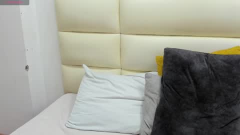 Snapshot of laramoon_ chatting on 10, 2, 2025 LARA online show from 10, 2, 2025