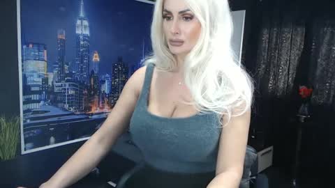 laras_moans online show from 27, 1, 2025