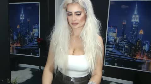 laras_moans online show from 12, 3, 2025