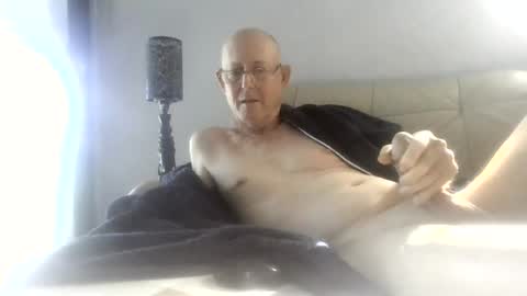 Snapshot of largerthan chatting on 6, 8, 2026 largerthan- say hi on entry online show from 6, 8, 2026
