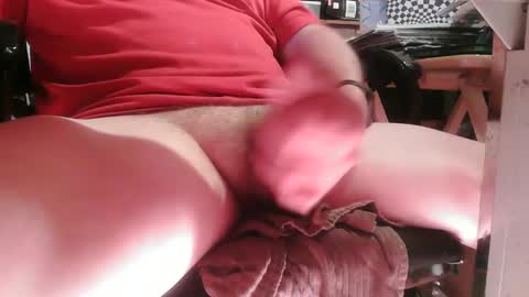 Snapshot of larrys60 chatting on 4, 10, 2025 larrys60 online show from 4, 10, 2025