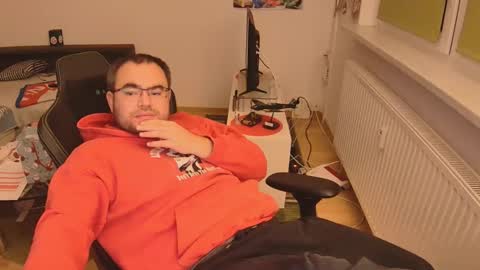 Snapshot of latexboy893 chatting on 16, 12, 2025 latexboy893 online show from 16, 12, 2025