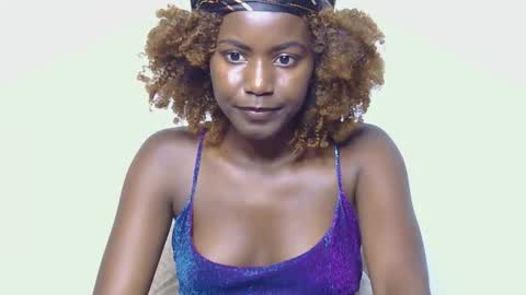 latiffaah_xx online show from 5, 3, 2026