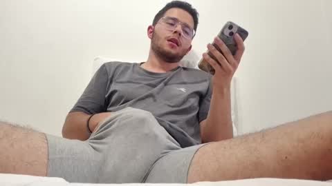 Snapshot of latin_edge chatting on 10, 3, 2025 Latin edge online show from 10, 3, 2025