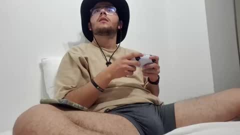 Snapshot of latin_edge chatting on 12, 3, 2025 Latin edge online show from 12, 3, 2025