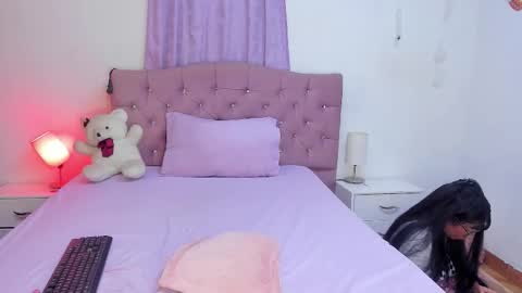 Snapshot of latinabombsheell chatting on 14, 11, 2025 Martina online show from 14, 11, 2025