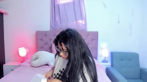 Snapshot of latinabombsheell chatting on 5, 1, 2026 Martina online show from 5, 1, 2026