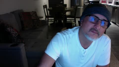 Snapshot of latinnous chatting on 17, 12, 2024 QS - INDEPENDENT MODEL online show from 17, 12, 2024