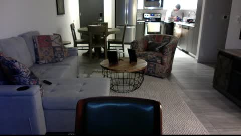 Snapshot of latinnous chatting on 25, 12, 2024 QS - INDEPENDENT MODEL online show from 25, 12, 2024