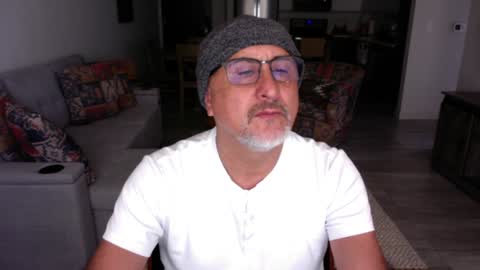 Snapshot of latinnous chatting on 18, 1, 2025 QS - INDEPENDENT MODEL online show from 18, 1, 2025