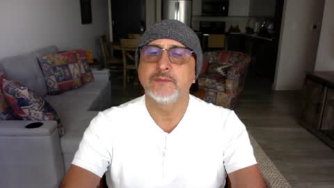 Snapshot of latinnous chatting on 19, 1, 2025 QS - INDEPENDENT MODEL online show from 19, 1, 2025