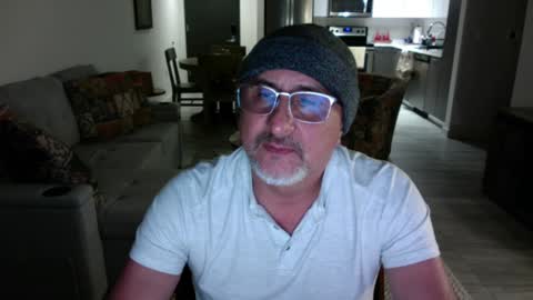 Snapshot of latinnous chatting on 22, 1, 2025 QS - INDEPENDENT MODEL online show from 22, 1, 2025