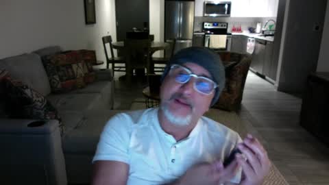 Snapshot of latinnous chatting on 31, 1, 2025 QS - INDEPENDENT MODEL online show from 31, 1, 2025