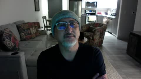 Snapshot of latinnous chatting on 4, 2, 2025 QS - INDEPENDENT MODEL online show from 4, 2, 2025