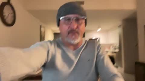 Snapshot of latinnous chatting on 9, 3, 2025 QS - INDEPENDENT MODEL online show from 9, 3, 2025