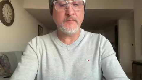 Snapshot of latinnous chatting on 12, 3, 2025 QS - INDEPENDENT MODEL online show from 12, 3, 2025