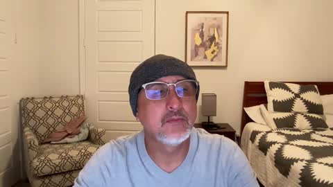 Snapshot of latinnous chatting on 13, 10, 2025 QS - INDEPENDENT MODEL online show from 13, 10, 2025