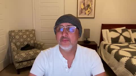 Snapshot of latinnous chatting on 19, 10, 2025 QS - INDEPENDENT MODEL online show from 19, 10, 2025