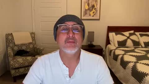 Snapshot of latinnous chatting on 20, 10, 2025 QS - INDEPENDENT MODEL online show from 20, 10, 2025