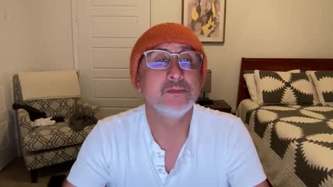 Snapshot of latinnous chatting on 22, 10, 2025 QS - INDEPENDENT MODEL online show from 22, 10, 2025