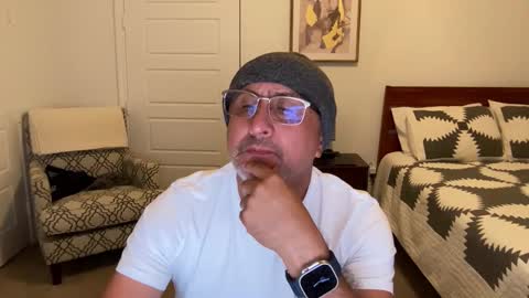 Snapshot of latinnous chatting on 24, 10, 2025 QS - INDEPENDENT MODEL online show from 24, 10, 2025