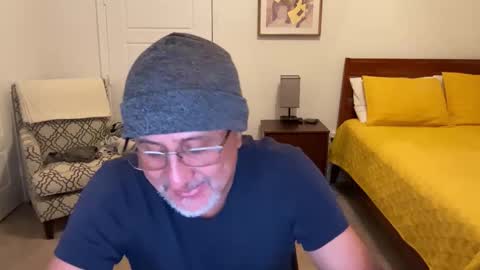 Snapshot of latinnous chatting on 27, 10, 2025 QS - INDEPENDENT MODEL online show from 27, 10, 2025