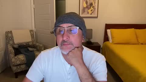 QS - INDEPENDENT MODEL online show from 20, 11, 2025