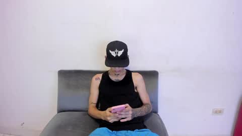 Snapshot of latins_boys_20 chatting on 27, 1, 2025 NICK online show from 27, 1, 2025