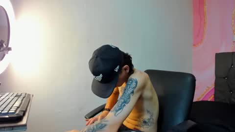 Snapshot of latins_boys_20 chatting on 8, 10, 2025 NICK online show from 8, 10, 2025