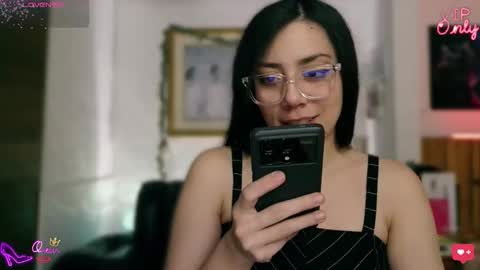 laujgray online show from 12, 4, 2026