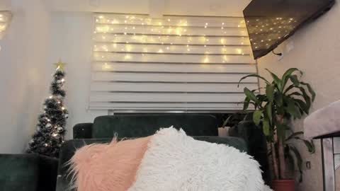 laura cruz online show from 12, 12, 2024