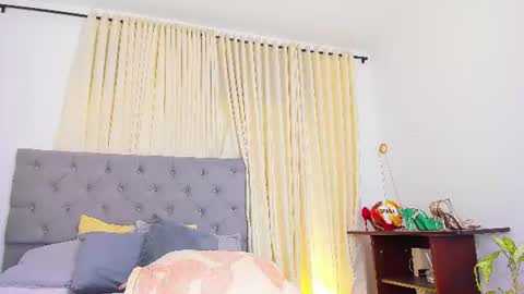 Snapshot of laura__martiinez chatting on 12, 7, 2026 online show from 12, 7, 2026