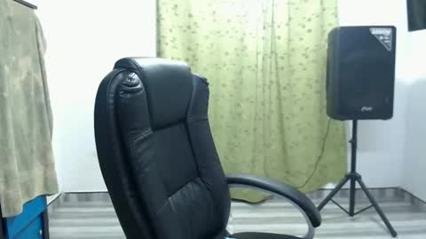 CALL ME LOVE  LAURA online show from 12, 5, 2026